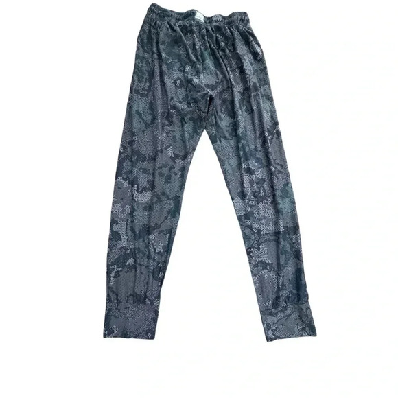 Maaji gray/blue camo athletic stretch 3 quarter length pants, Size Medium - Picture 4 of 11